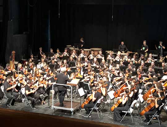 Los alumnos de los cursos participan en el apoteósico estreno de la sexta temporada de la Orquestra Caixa Ontinyent con la 1ª sinfonía de Mahler “Titán”